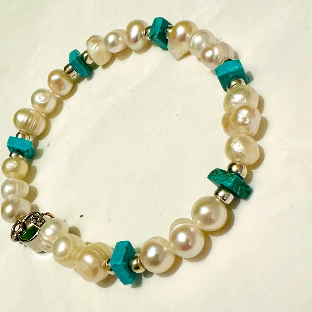 Handmade Pearls/Blue Stones Bracelet.Gorgeous Made with Memory Wire.Magnet Clasp
